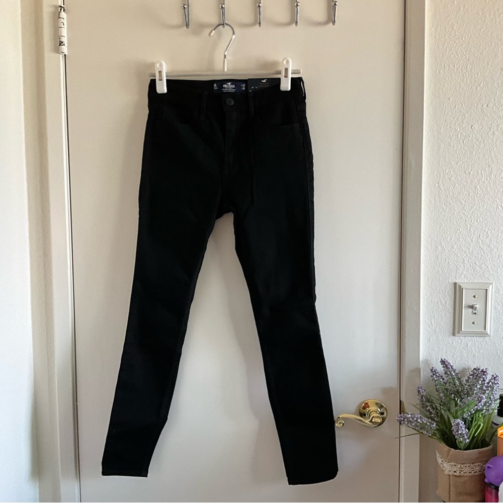 Hollister (never worn, with tags) black skinny jeans